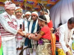 कूटकू मैदान में गूंजा आदिवासी संस्कृति का रंग, धूमधाम से मनाया गया विश्व आदिवासी दिवस