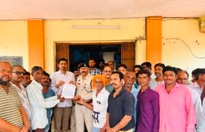 रसनी में 22 हेक्टेयर शासकीय जमीन देने पर बवाल: 15 तक आवंटन नहीं रुका तो हाईवे होगा जाम-स्वतंत्रता दिवस नही मनाएंगे ग्रामीण