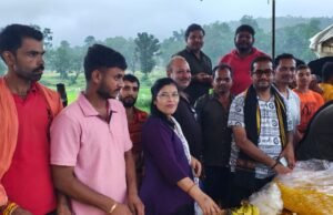 आस्था के आगे फीका पड़ा बारिश और उफनती नदी का सैलाब, 20 किमी कांवड़ यात्रा में गूंजा हर-हर महादेव