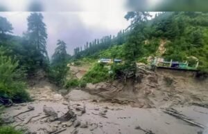 देश मे मानसून का कहर – केरल-कर्नाटक में भूस्खलन से 11 की मौत, 8 लापता; जम्मू-कश्मीर में बादल फटा, बद्रीनाथ हाईवे धंसा, कई राज्यों में बारिश से हालात गंभीर