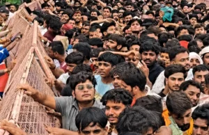महाकाल मंदिर में भगदड़ जैसे हालात, बिगड़ी 13 श्रद्धालुओं की तबीयत: नागचंद्रेश्वर के दर्शन को उमड़ा भक्तों का सैलाब