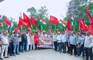 12वें JBCCI के तत्काल गठन को लेकर संयुक्त श्रम संघ, कुसमुंडा (AITUC, HMS, INTUC, CITU ) ने महाप्रबंधक को सौंपा ज्ञापन
