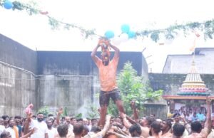 केंद्रीय जेल में कृष्ण जन्माष्टमी पर गूंजे भजन, बंदियों ने उत्साह से फोड़ी मटकी