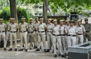 सुरक्षा कारणों से संवेदनशील ठिकानों पर पुलिसकर्मियों के फोटो-वीडियो बनाने पर रोक