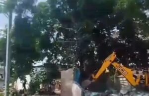 चांपा रेल्वे प्रशासन की हठधर्मिता के कारण गरीब परिवारों उजड़े आशियाने