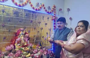 श्रद्धा और परंपरा के 53 वर्ष: कोसीर में बनज परिवार में बेटे के जन्म से विराज रहे हैं विघ्नहर्ता गणेश …