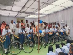 रतनपुर: स्वामी आत्मानंद स्कूल में सरस्वती साइकिल योजना के तहत 138 छात्राओं को मिलीं निःशुल्क साइकिलें, मेधावी व राष्ट्रीय स्तर के खिलाड़ी सम्मानित