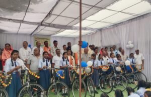 रतनपुर: स्वामी आत्मानंद स्कूल में सरस्वती साइकिल योजना के तहत 138 छात्राओं को मिलीं निःशुल्क साइकिलें, मेधावी व राष्ट्रीय स्तर के खिलाड़ी सम्मानित