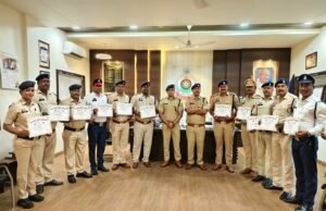 श्रीमद्भागवत कथा में लाखों की भीड़ को संभालने वाले पुलिस अधिकारी- कर्मचारियों का SP ने बढ़ाया हौसला