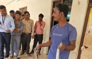 बेमेतरा में बड़ा हादसा: सांपों की जान बचाने वाले रेस्क्यूअर मनीष पाटिल को जहरीले सांप ने डसा, मौके पर मौत