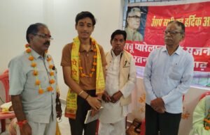 साहित्य के क्षेत्र में उभरता एक नया सितारा: सर्वज्ञ श्रीवास्तव के काव्य पाठ ने बटोरी खूब वाहवाही