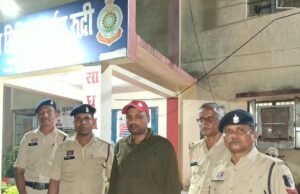 एंटी करप्शन ब्यूरो अधिकारी बनकर और घर में घुसकर गोली मारने की धमकी देने वाले फरार आरोपी को रुद्री पुलिस ने किया गिरफ्तार