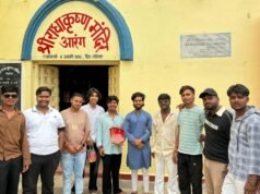 गणेशोत्सव के सफल आयोजन के लिए श्री वक्रतुंड परिवार ने विभिन्न मंदिरीं में निमंत्रण अर्पित कर की पूजा अर्चना