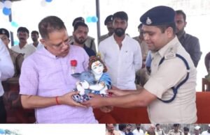 केंद्रीय जेल में गूंजे कान्हा के भजन, उत्साह से बंदियों ने फोड़ी मटकी