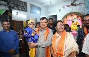 कृष्ण जन्माष्टमी पर उद्योग मंत्री श्री देवांगन ने विभिन्न मंदिरों में किए बाल गोपाल के दर्शन