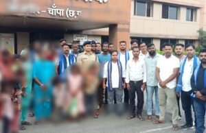 एसपी श्री विजय कुमार पाण्डेय IPS की पहल से जम्मू- कश्मीर के पुलवामा से 04 परिवारों की घर वापसी, पुलिस ने स्वयं के खर्चे से कराया ट्रेन से जांजगीर आगमन