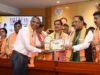 उत्कृष्ट कार्य हेतु कृष्णा चंपालाल हिरवानी को मुख्यमंत्री व केन्द्रीय मंत्री द्वारा किया गया सम्मान