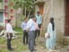सीढ़ी मंगवाकर कलेक्टर ने मौके पर नपवाया सरिया, 8 एमएम की जगह 6 एमएम सरिया मिलने पर सब इंजीनियर को निलंबित करने के निर्देश