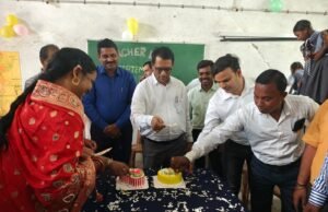 शिक्षक दिवस पर जामगांव स्कूल के बच्चों ने मनोरंजक गतिविधियों के जरिये शिक्षकों का किया सम्मान, माता-पिता ,शिक्षक और स्व-अनुभव जीवन के महत्वपूर्ण गुरु – प्राचार्य रमेश शर्मा