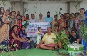 पर्यावरण संरक्षण तीजा मिलन: “एक पौधा मायके में, दूसरा ससुराल में” की अनूठी पहल, 35 वर्ष बाद मिलीं पूर्व छात्राएं