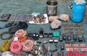 थाना फरसेगढ़ क्षेत्रान्तर्गत बड़ेआलवाड़ा के जंगल से माओवादी द्वारा प्रयुक्त हथियार एवं विस्फोटक सामग्री बरामद l