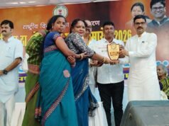 बैरिस्टर ठाकुर छेदीलाल स्मृति समारोह में जिला अध्यक्ष श्रीमति रमशिला मानिकपुरी का सम्मान