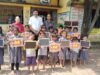 स्लेट-पेंसिल मिलते ही खिल उठे नौनिहालों के चेहरे, विक्रम राय ने बढ़ाया पढ़ाई का हौसला