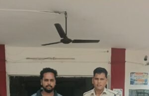 07 लीटर अवैध कच्ची महुआ शराब के साथ आरोपी गिरफ्तार