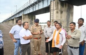 गंगरेल बांध के सभी 14 गेट खुले, जिला प्रशासन अलर्ट मोड में कलेक्टर-एसपी ने संभाला मोर्चा, महानदी के तटीय क्षेत्रों का निरीक्षण