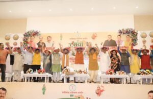 छत्तीसगढ़ राजभाषा आयोग का दसवाँ प्रांतीय सम्मेलन बेमेतरा में संपन्न जिला समन्वयक आशुतोष आनंद दुबे किए गए सम्मानित