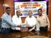 जिला पंचायत अध्यक्ष, कलेक्टर सहित जनप्रतिनिधि एवं अधिकारी-कर्मचारियों ने किया विद्यार्थियों को पुस्तकें एवं अध्ययन सामग्री वितरित