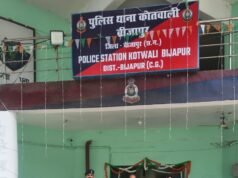 बीजापुर पुलिस की बड़ी कार्रवाई: मोबाइल और मोटरसाइकिल चोरी के मामलों में आरोपी गिरफ्तार, 5 लाख का माल बरामद
