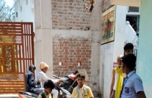 नल-जल योजना बनी आफत: खोदी गई सड़कों से स्कूली बच्चे और मोहल्लेवासी बेहाल, जल्द मरम्मत की मांग