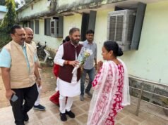प्रधानमंत्री आवास के लाभार्थी परिवार से मिले अखिलेश सोनी, सन्मार्ग बालगृह के बच्चों से भी की आत्मीय बातचीत