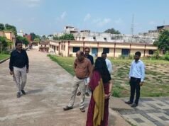 आत्मानंद विद्यालय में बच्चों की थाली में जहर, ठेकेदार परोस रहे सड़ी सब्जी और कंकड़ वाले चावल