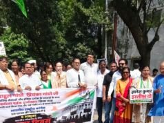 बिलासपुर में कांग्रेस का कलेक्ट्रेट घेराव, मुख्य चुनाव आयुक्त को हटाने और बैलेट पेपर से चुनाव कराने की मांग