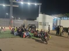 रायपुर अडानी प्लांट में देर रात भारी उपद्रव: मजदूरों के दो गुटों के बीच हिंसक झड़प, पथराव में खरोरा थाना प्रभारी और एसआई समेत कई पुलिसकर्मी घायल
