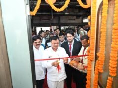 कैबिनेट मंत्री श्री लखन लाल देवांगन ने कोरबा रेलवे स्टेशन से भारत गौरव टूरिस्ट ट्रेन को हरी झंडी दिखाकर किया रवाना, बुजुर्गों को दी शुभकामनाएं