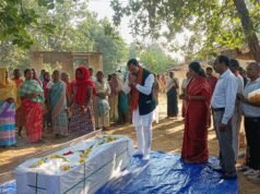 बस हादसे में मृत यात्रियों के घर-घर पहुंचे स्वास्थ्य मंत्री श्याम बिहारी जायसवाल, पुष्प अर्पित कर दी श्रद्धांजलि