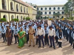 यातायात पुलिस जांजगीर की पहल, थाना चांपा क्षेत्र के लायंस स्कूल में छात्र छात्राओं को दी गई यातायात नियमों/सायबर अपराध के संबंध में जानकारी