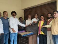 इंदिरा गांधी की पुण्यतिथि और सरदार पटेल की जयंती पर जरूरतमंदों को बांटे कंबल, फल और मिष्ठान